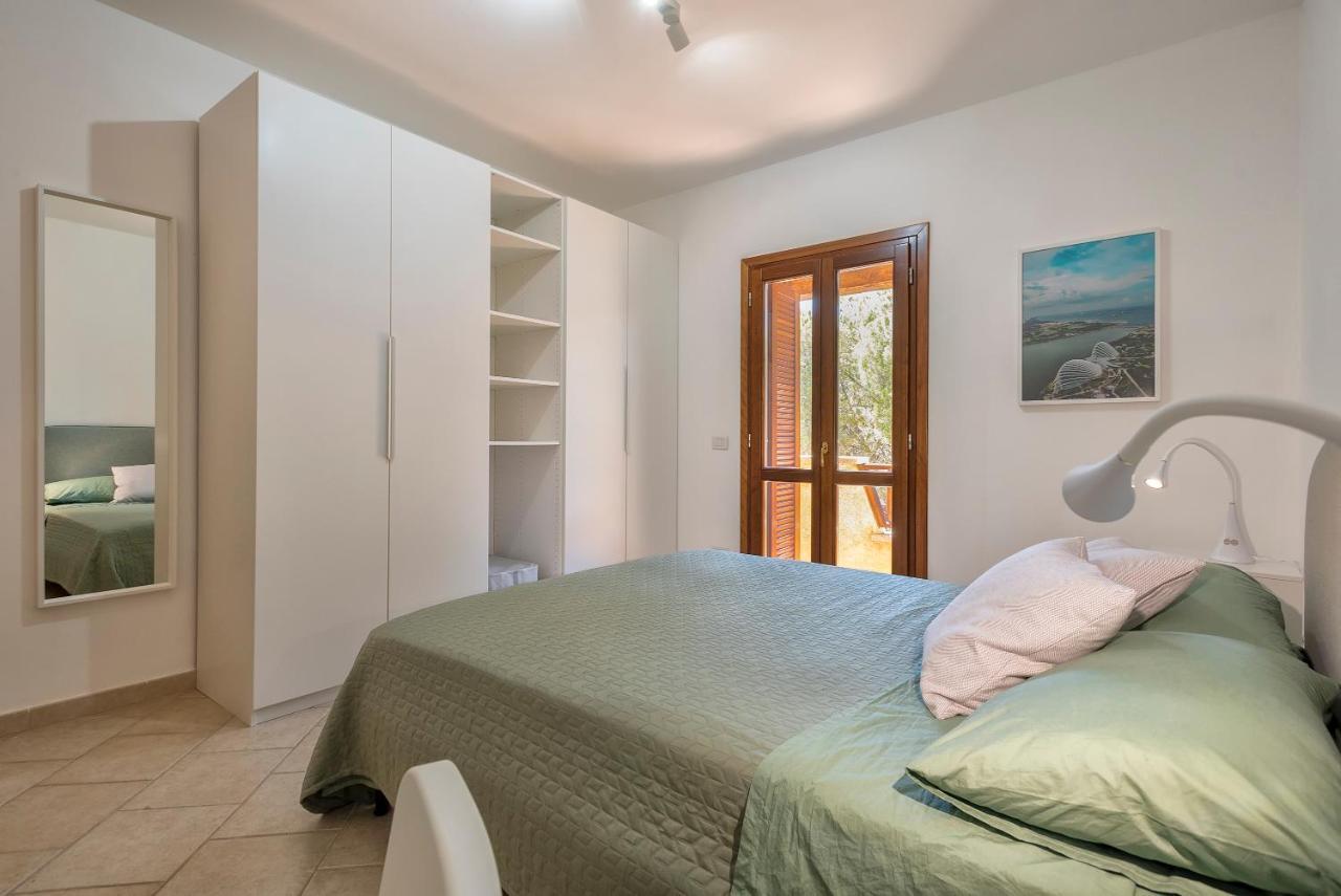 House Of Lens Apartment Golfo Aranci Luaran gambar